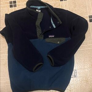 Patagonia Navy Blue and Blue Fleece Pullover